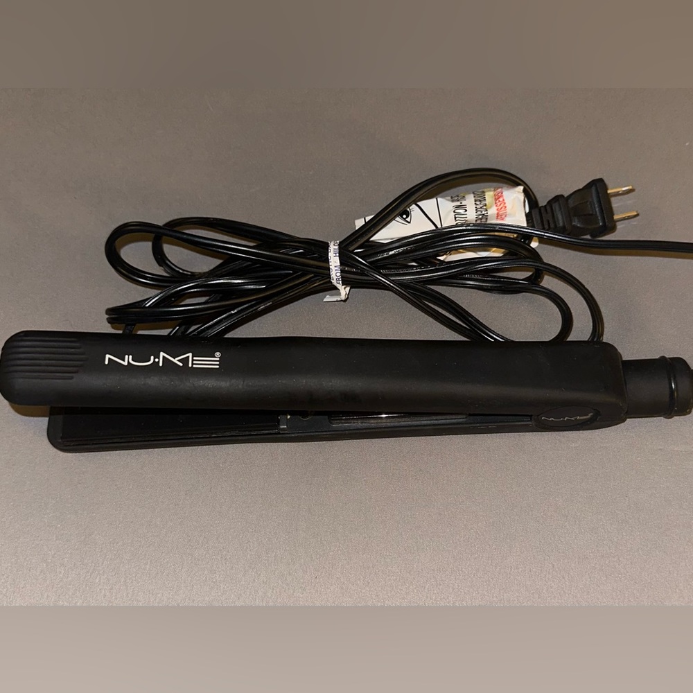 NuMe Fashionista Flat Iron